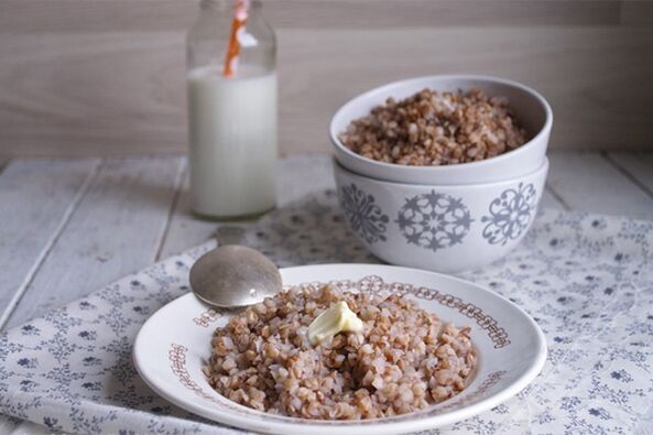 Buckwheat porridge gurinarekin